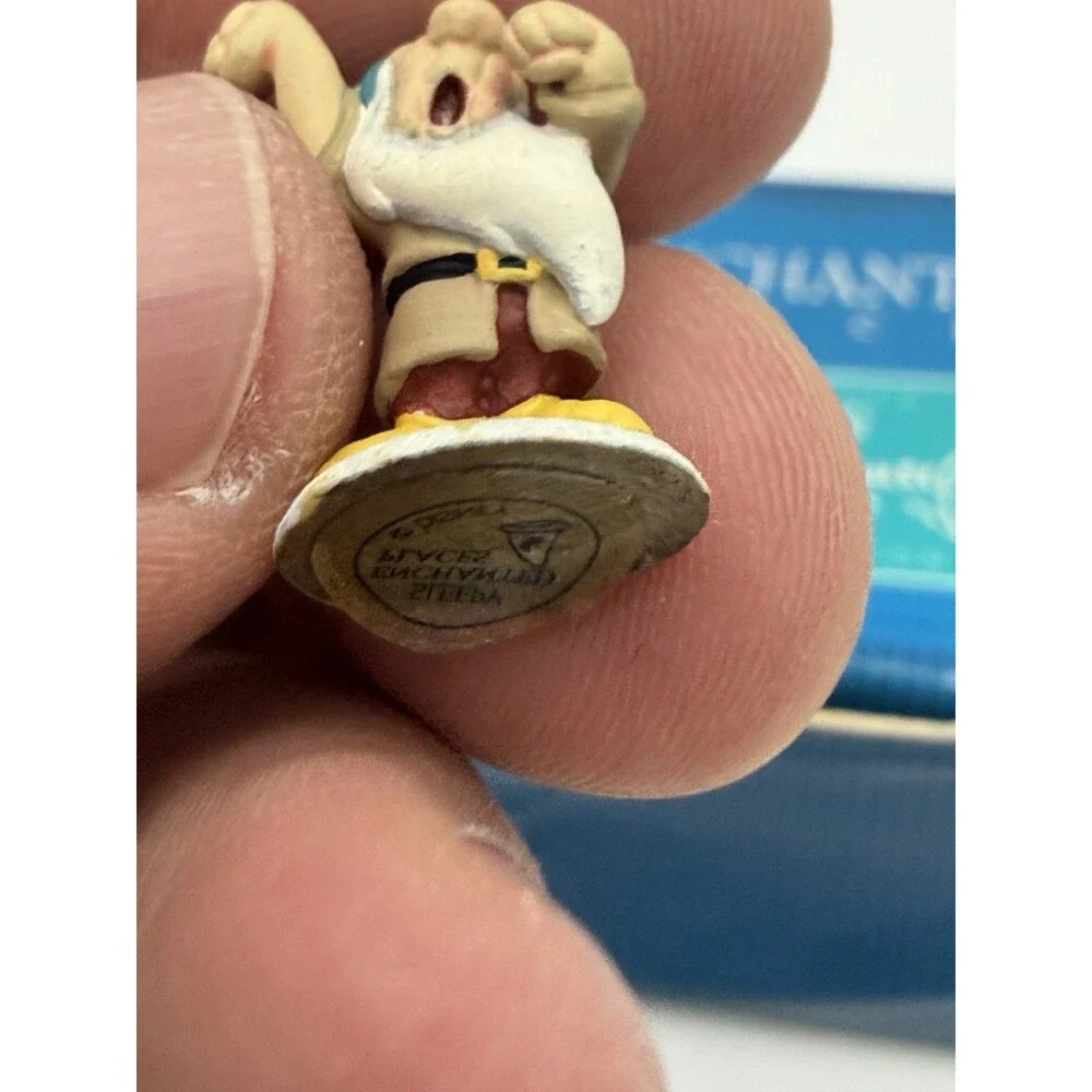 WDCC Enchanted Places Sleepy Dwarf Miniature Disney's Snow White Box Figurine